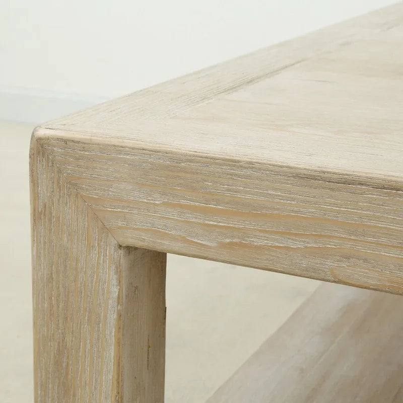 Quadratischer handgefertigter Couchtisch aus recyceltem Kiefernholz mit verwittert-weißem Finish