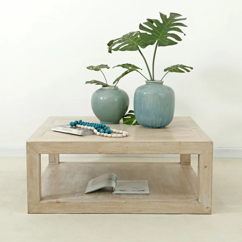 Quadratischer handgefertigter Couchtisch aus recyceltem Kiefernholz mit verwittert-weißem Finish