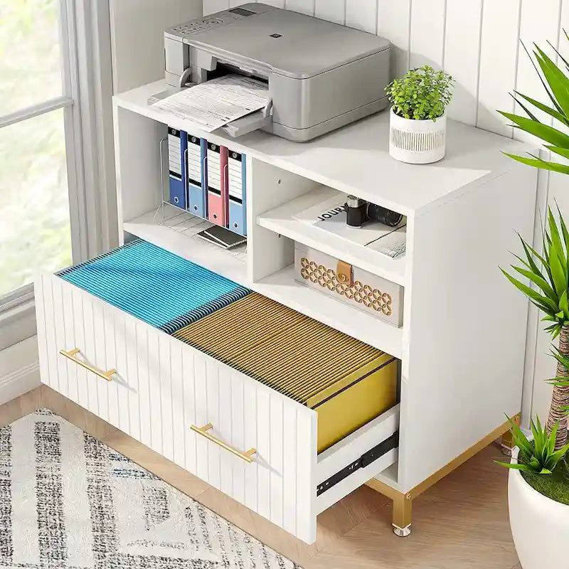 Seitlicher Aktenschrank mit Schublade, offenen Regalen und goldfarbenen Metallbeinen
