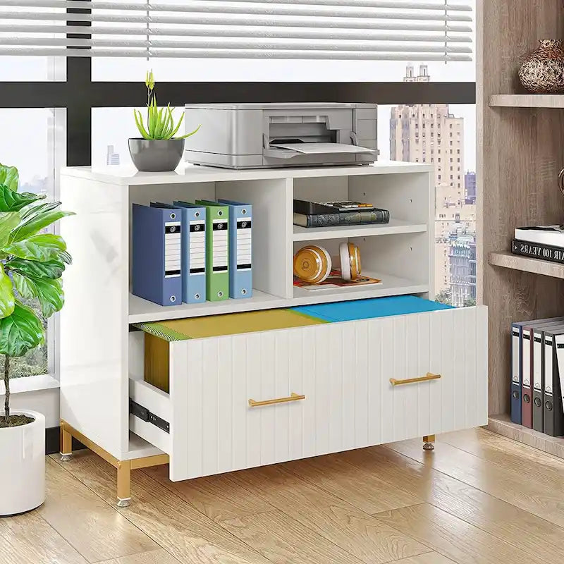 Seitlicher Aktenschrank mit Schublade, offenen Regalen und goldfarbenen Metallbeinen