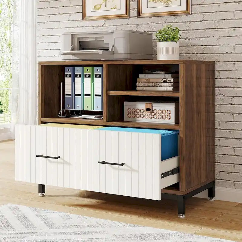 Seitlicher Aktenschrank mit Schublade, offenen Regalen und goldfarbenen Metallbeinen