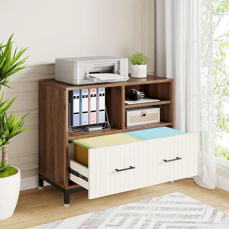 Seitlicher Aktenschrank mit Schublade, offenen Regalen und goldfarbenen Metallbeinen