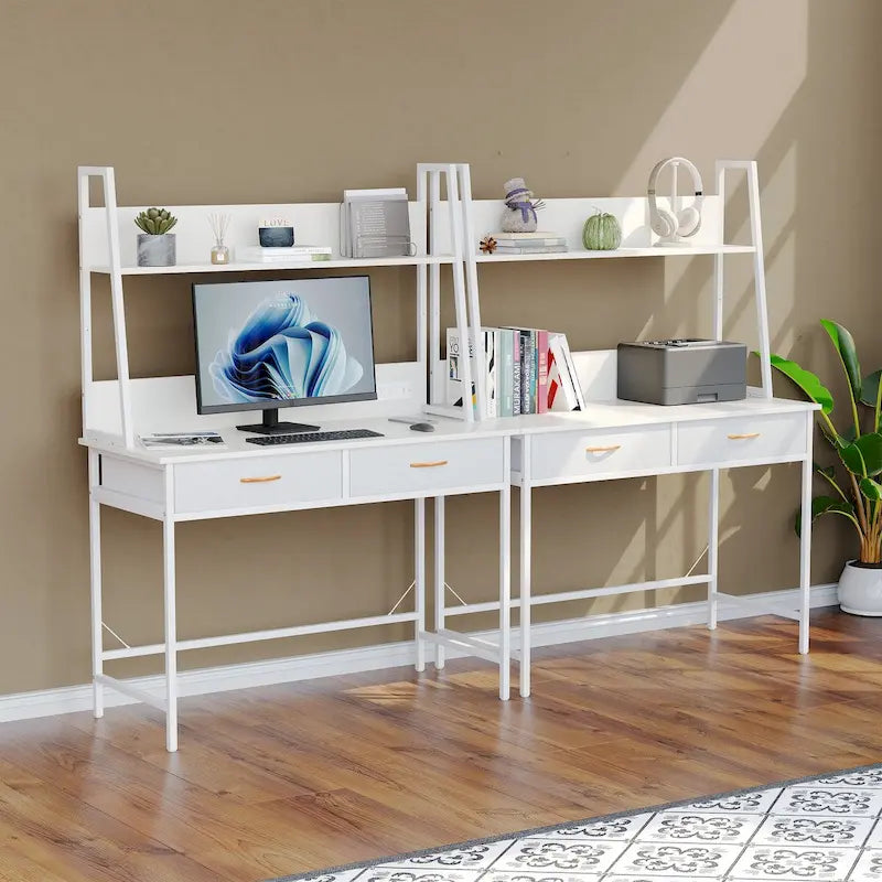 Schreibtisch für das Homeoffice mit integrierter Ladestation und Schubladen