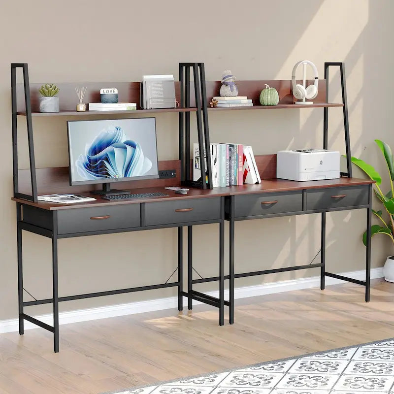 Schreibtisch für das Homeoffice mit integrierter Ladestation und Schubladen