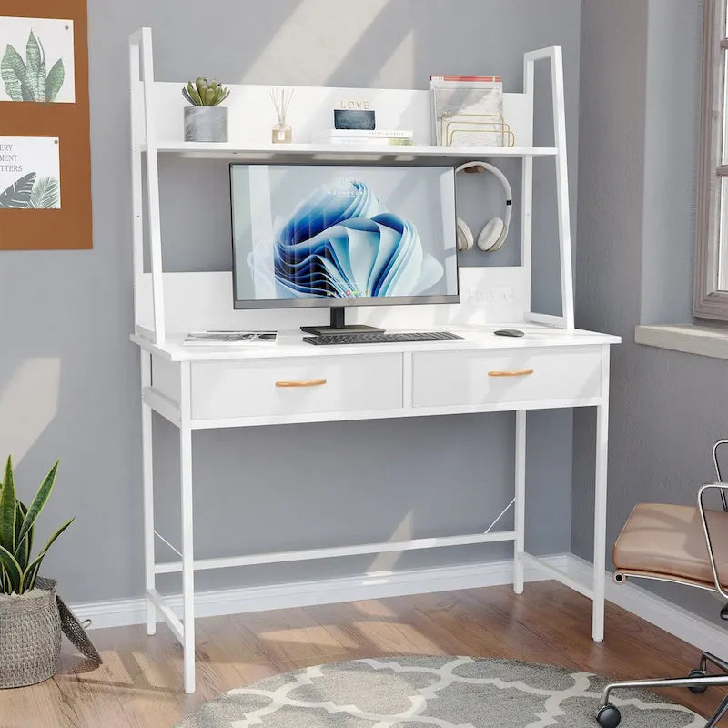 Schreibtisch für das Homeoffice mit integrierter Ladestation und Schubladen